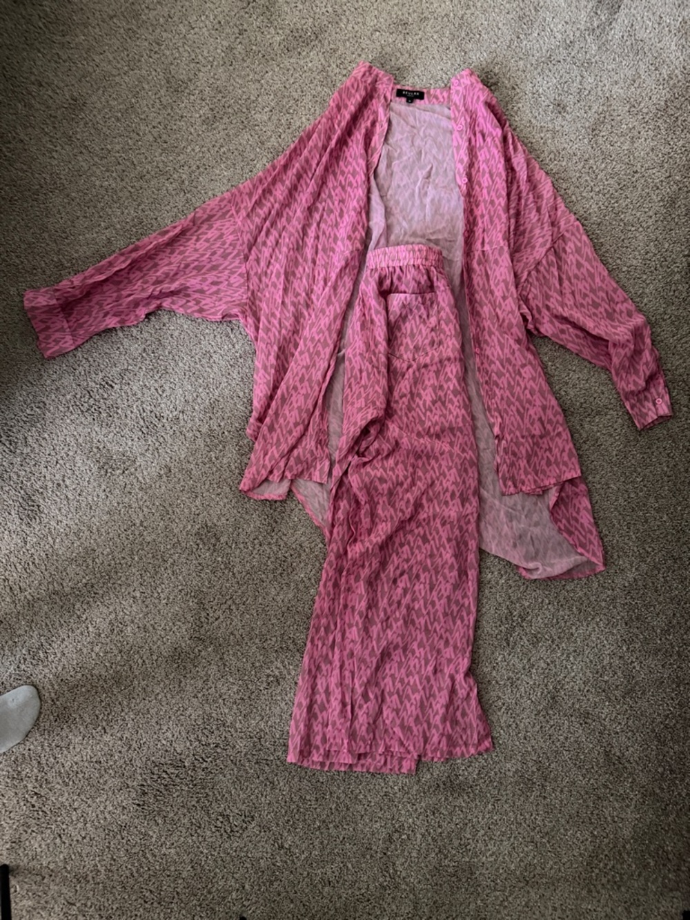 Vintage-Inspired Pink Two-Piece Lounge Set